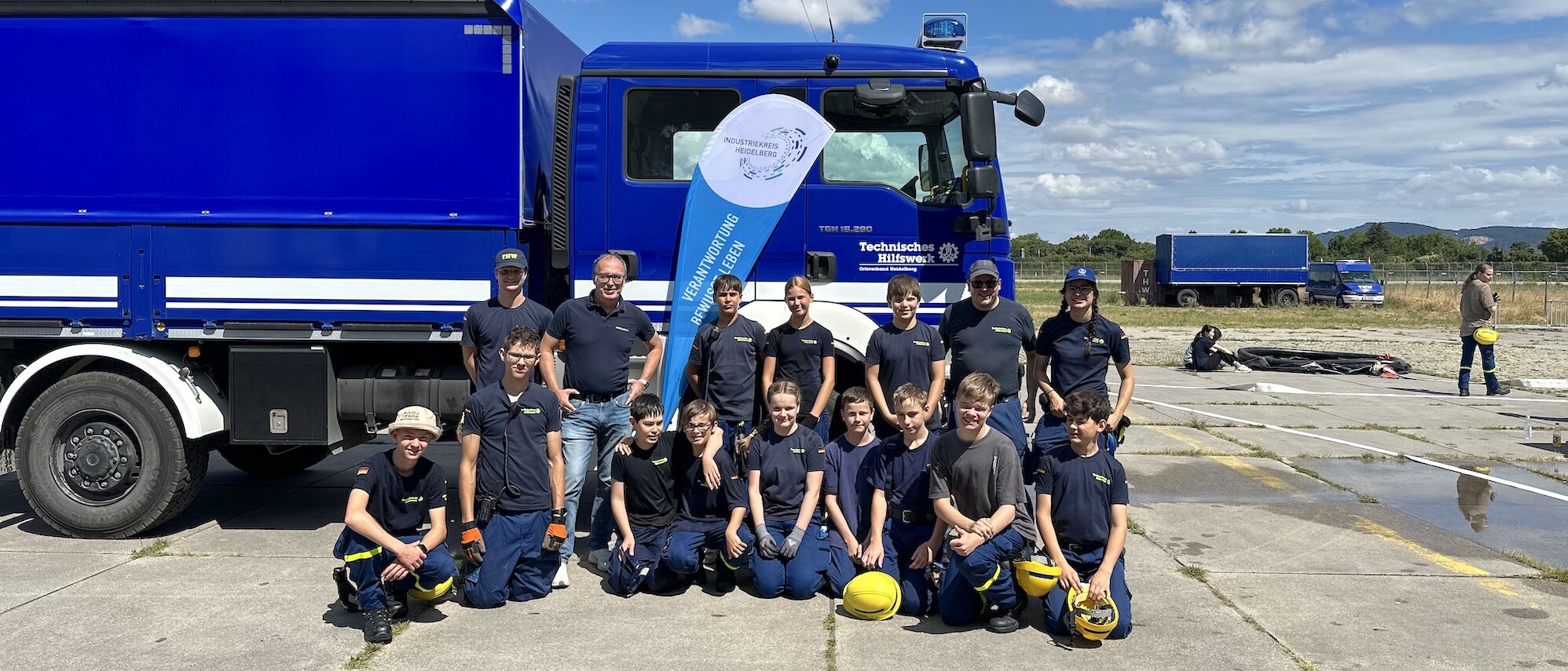 Mathias Blatz vom Industriekreis zu Besuch bei der Jugend der THW