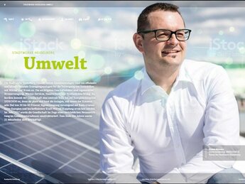 Roman Altmann mit Photovoltaikanlage